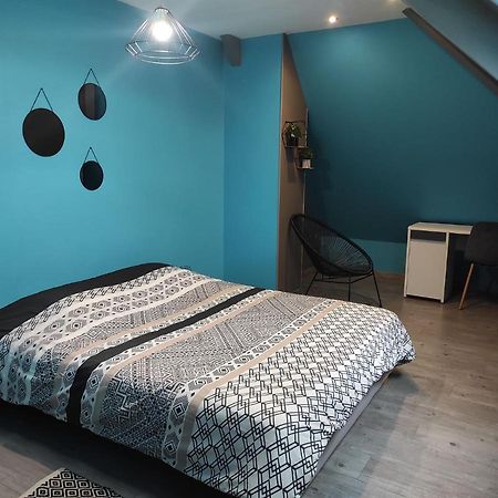 Agreable Et Spacieuse Chambre Familiale Sansac-de-Marmiesse Exteriör bild