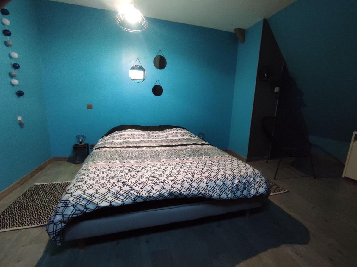 Agreable Et Spacieuse Chambre Familiale Sansac-de-Marmiesse Exteriör bild